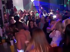 festa di gruppo con dilettanti scopati in alta definizione