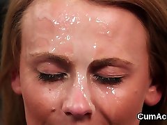 feisty stunner bekommt cum shot auf ihrem gesicht saugen alle spu