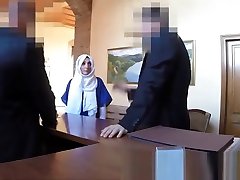 Poor kake sugono Girl Pays For Motel With Her Mouth