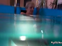 carino teen vs brutt granny in lesbica porno