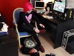 Under Suzys 9 dicks feet