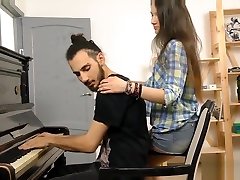 piccoli seni allievo prende insegnante di piano per il dolce giro della figa