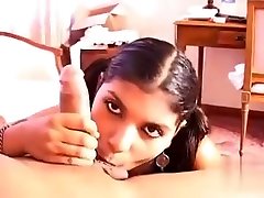 Latina Oana tiene una cara de ramera que hace que cualquiera la quiera coger
