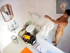 cámara espía en el cuarto de baño