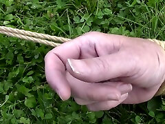 my amateur bondage, 2 agosto 2018: spread-eagle in the grass