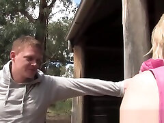 Outdoor amateur couple share cumshot