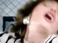 Signora matura lo prende in culo