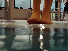 Hot tinnie in the pool swirling around