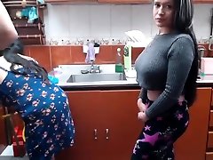 Chat black hood ghetto booty twerk with 2 Busty Lesbian on Webcam