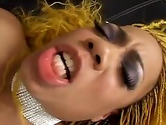 沉重的黑暗Culo弹跳在黑暗的轴