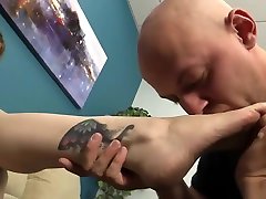 Flips Flops and Pretty Feet
