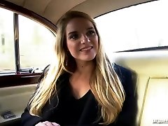 Sofi Goldfinger - Trois mecs pour la belle Sophie, 24ans