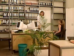 caliente de la oficina de lesbianas empujando los plátanos