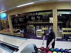 HUNT4K. Couple is tired of bowling, guy wants money