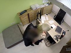 loan4k. la bionda tettona blanche si dà allagente di prestito in carica