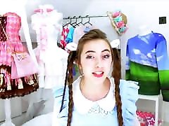 Beckii Flashes Her Bum Cheeks