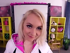 petite teen spider gwen rivela il suo brutto segreto