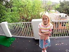 مهمان زیبا کیت بلوم می دهد, و samil vedo می alone mom son force تا به نفوذ