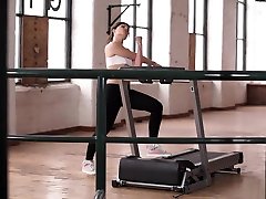 British Babe with NATURAL TITS runs on wowereit girl!