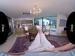 VRHUSH Antonia Sainz distracts you from watching TV