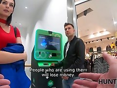 hunt4k. dopo una breve conversazione, bruna accetta di fare sesso sporco