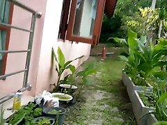 riesige butt plug geschnallt in meinen arsch und ein spaziergang im garten