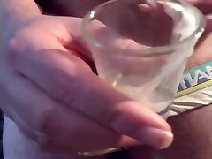 7 jacking off in un bicchierino. andrew christian slip