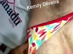 Kemily Oliveira teen kamilla comendo putinho que ama usar calcinha.