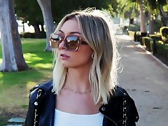 TUSHY, - دیوانه بد-دختر چوپان دارای یک سرکش رگه