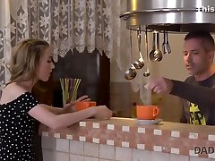 elegante blasshäutige hottie gibt bj blummer homemade reitet alten phallus