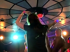 prostitute scoperto piccolo cazzo in club