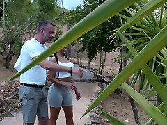 MARISKAX Hiking into Valentina Riccis back door