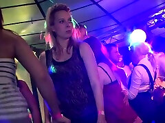 huren fanden winzigen 10-pfünder im club