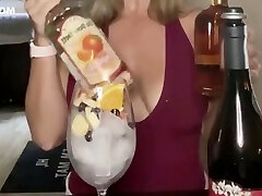 barman, alkohol i cycki