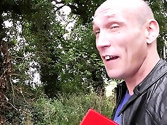 vollbusig groß belly plumper abgeholt nach oben in die straße