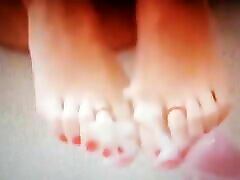 Macsrena, cum on my toes