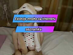 HEZKA DIVKA TISK Z PRITELI A JI SPERMIE