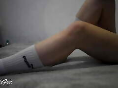 sexy blondine in langen socken, du musst es sehen - miley grey
