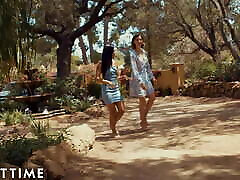 Whitney Wright’s and Anny Aurora&039;s Secret Lesbian Hookup