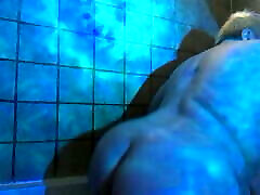 blaues licht glitzernde fette titten
