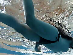 Hottest chicks swim nude underwater