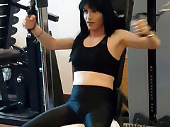 Blowjob after workout! Great tranny number in the gym!