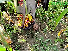 Khet chupke se指法kar rahi thi maine dekha
