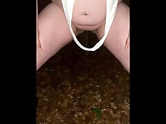 دختر xxxspecial massage for mom شاشیدن در جنگل