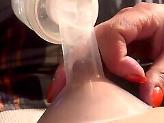 amateur muttermilch abpumpen. aus nächster nähe sprühen