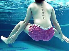 lady dee süßes schüchternes tschechisches teen schwimmen