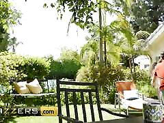 sunny leone removi Lovelock & Macy Meadows Try To Piss Off Van But His Dick Is The One Who Gets Pissed - Brazzers