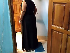 Saudi Hot Aunty Sweeping House When Neighbor Boy Saw Her Big Tits And Ass Gets Seduced &hot Cum - Boruqa & Hijab Aunty