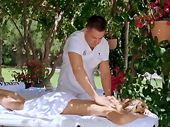 Gorgeous Zaawaadis Lustful Encounter At Hotel Vixen