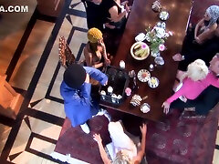 mesa de comedor gang bang protagonizada por rebecca-angel long